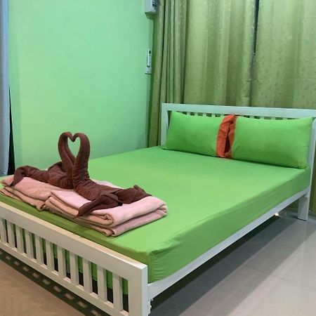 Winny Apartment Rayong Bagian luar foto