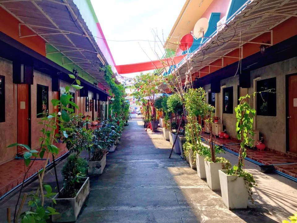 Winny Apartment Rayong Bagian luar foto