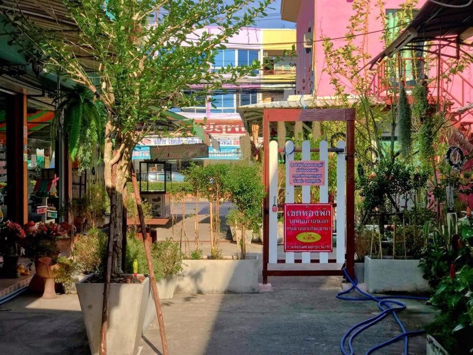 Winny Apartment Rayong Bagian luar foto