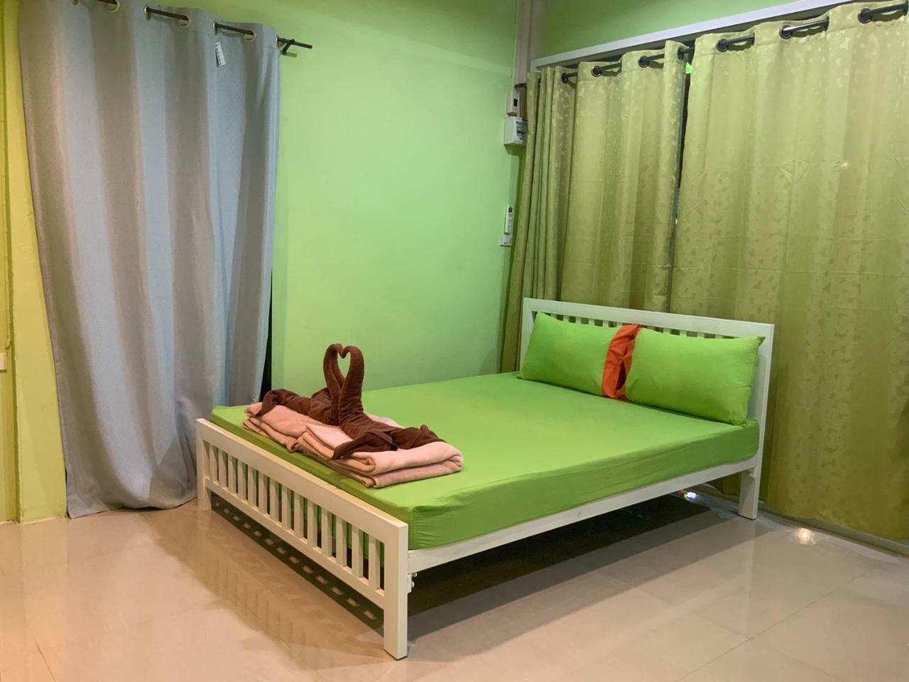 Winny Apartment Rayong Bagian luar foto